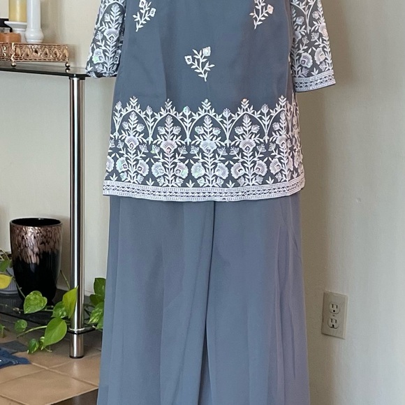 Chic Gray Palazzo Pants with Embroidered Details - Picture 6 of 9